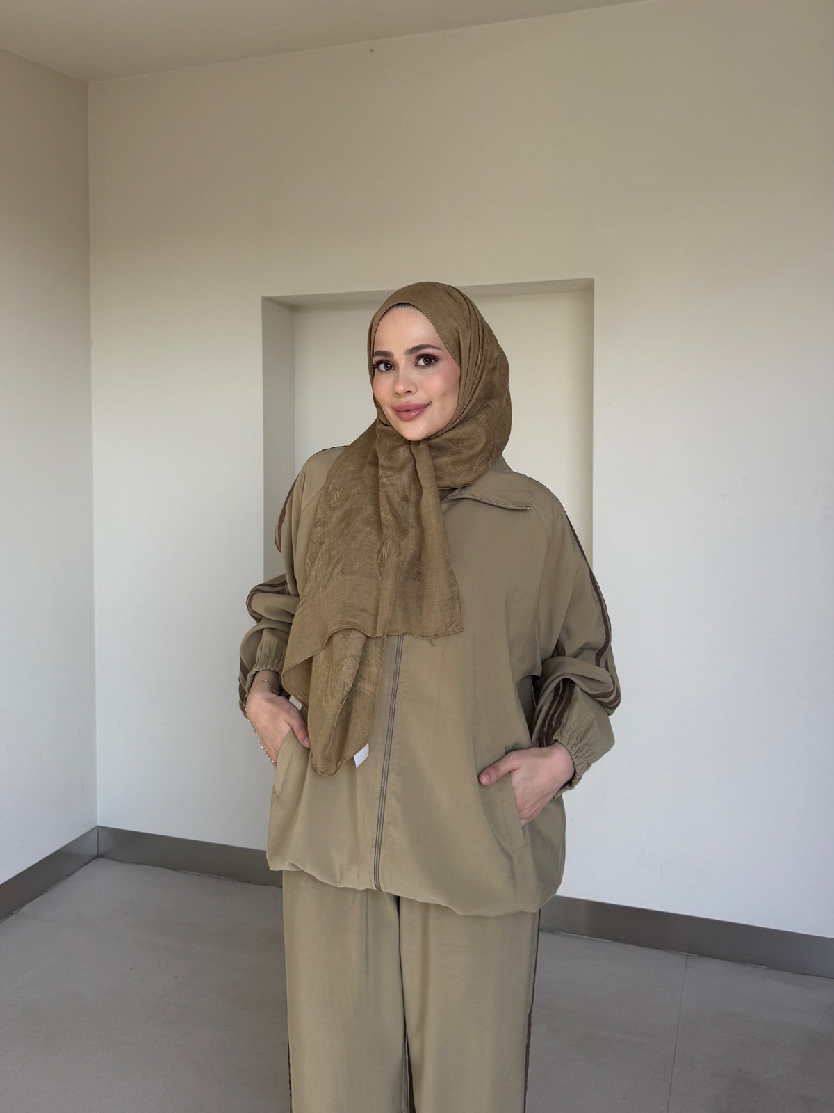 Zip-Up Tracksuit with White Side Stripes - camel
