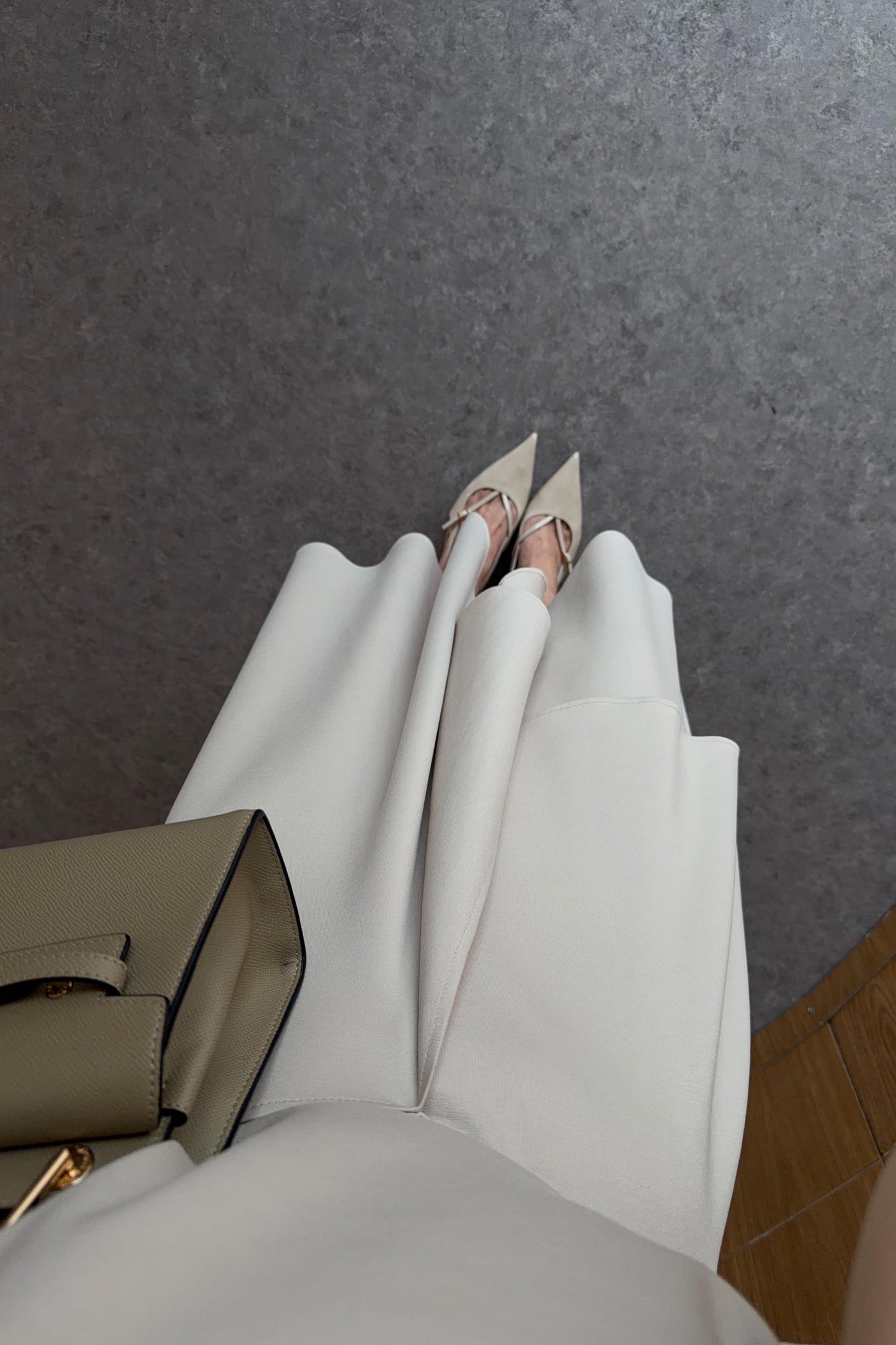 Zara model Loose-fitting top with crew neck ,Flowing mid-waist midi skirt with an asymmetric hem.