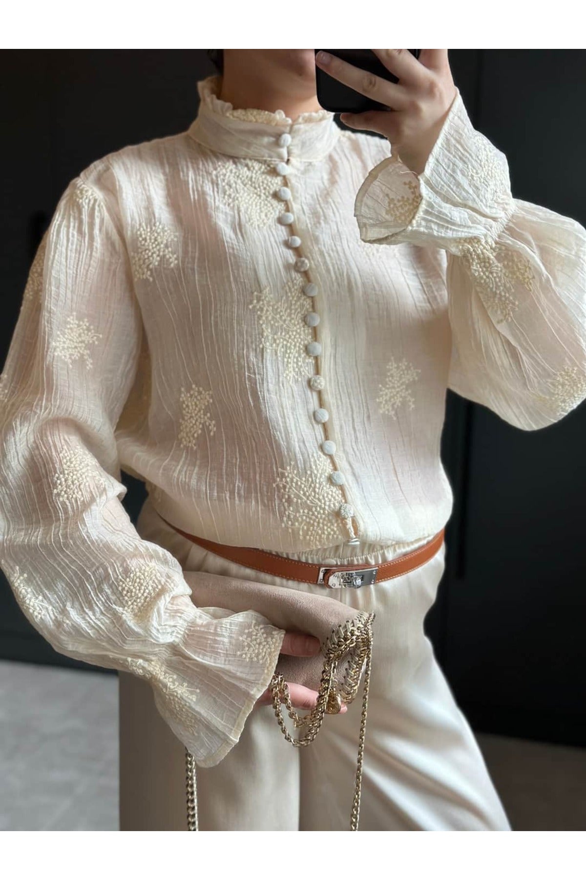 Long-sleeved embroidered shirt with ruffles and elasticated cuffs.