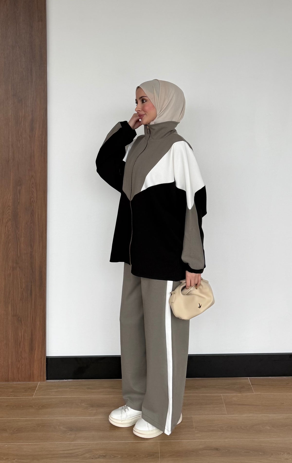 Contrast Panel Zip-Up Jacket & Wide-Leg Pants Set