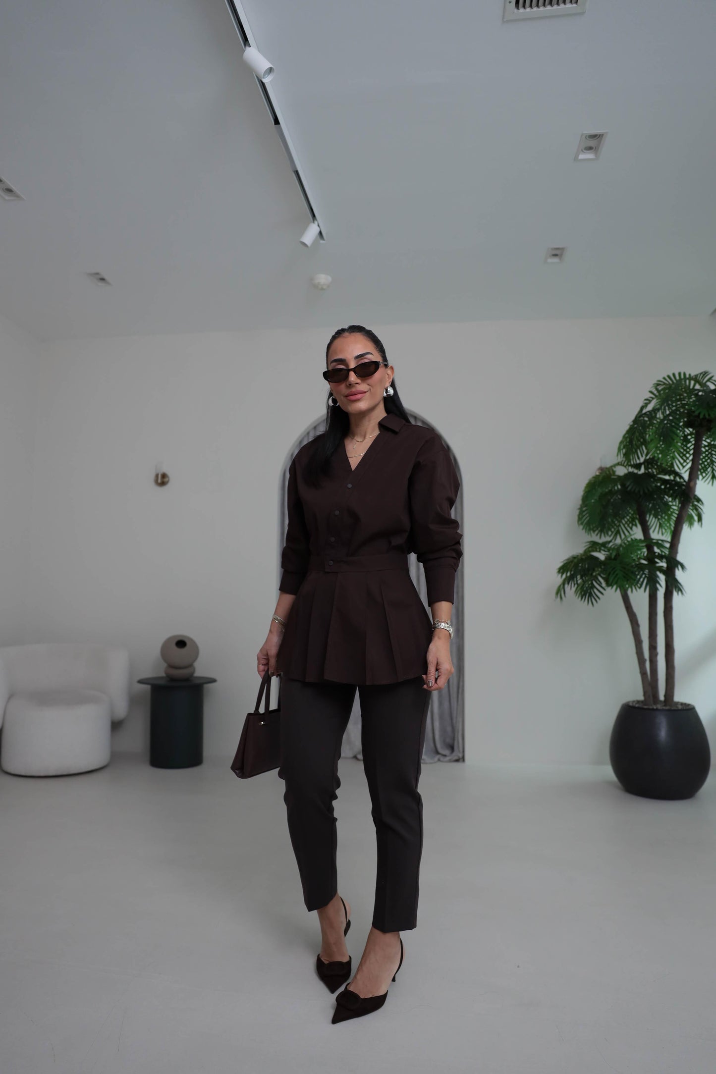 Two-piece shirt (wrappable like a skirt) in brown poplin fabric with an elegant design