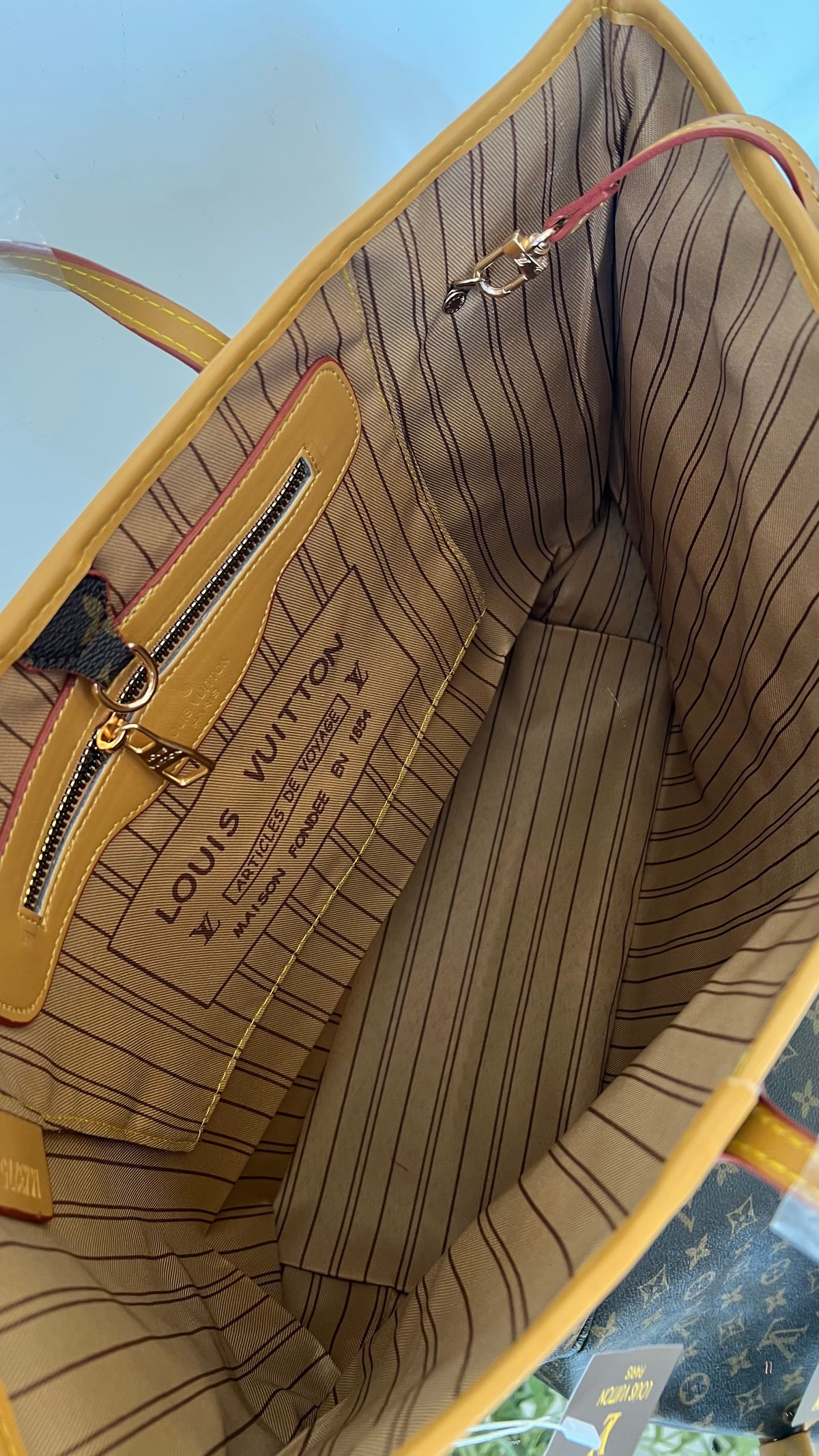LV Never full tote bag