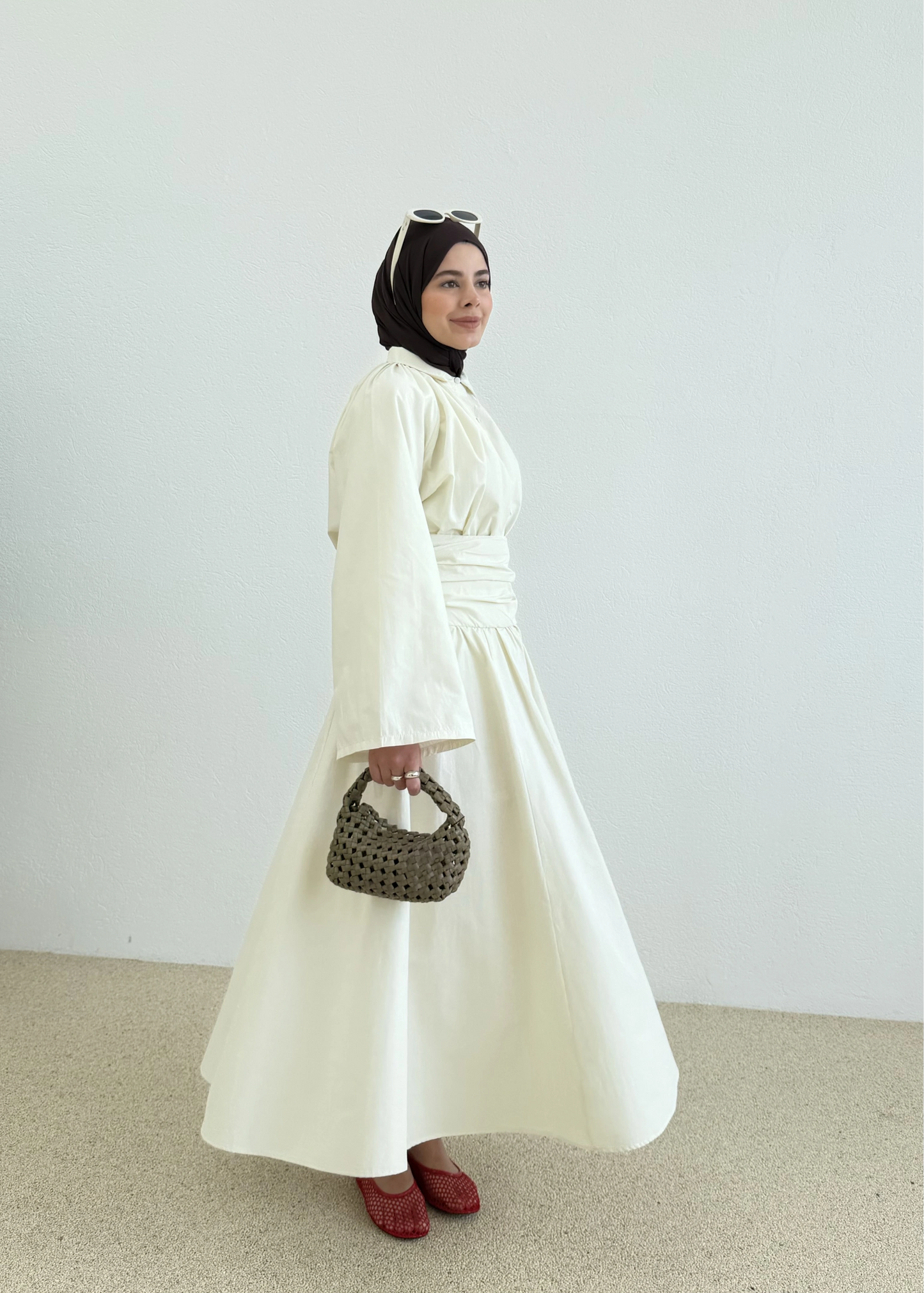 Premium Two-Piece Set Featuring a Waist-Fitting Maxi Skirt and Adjustable-Cuff Sleeve shirt - Vanilla