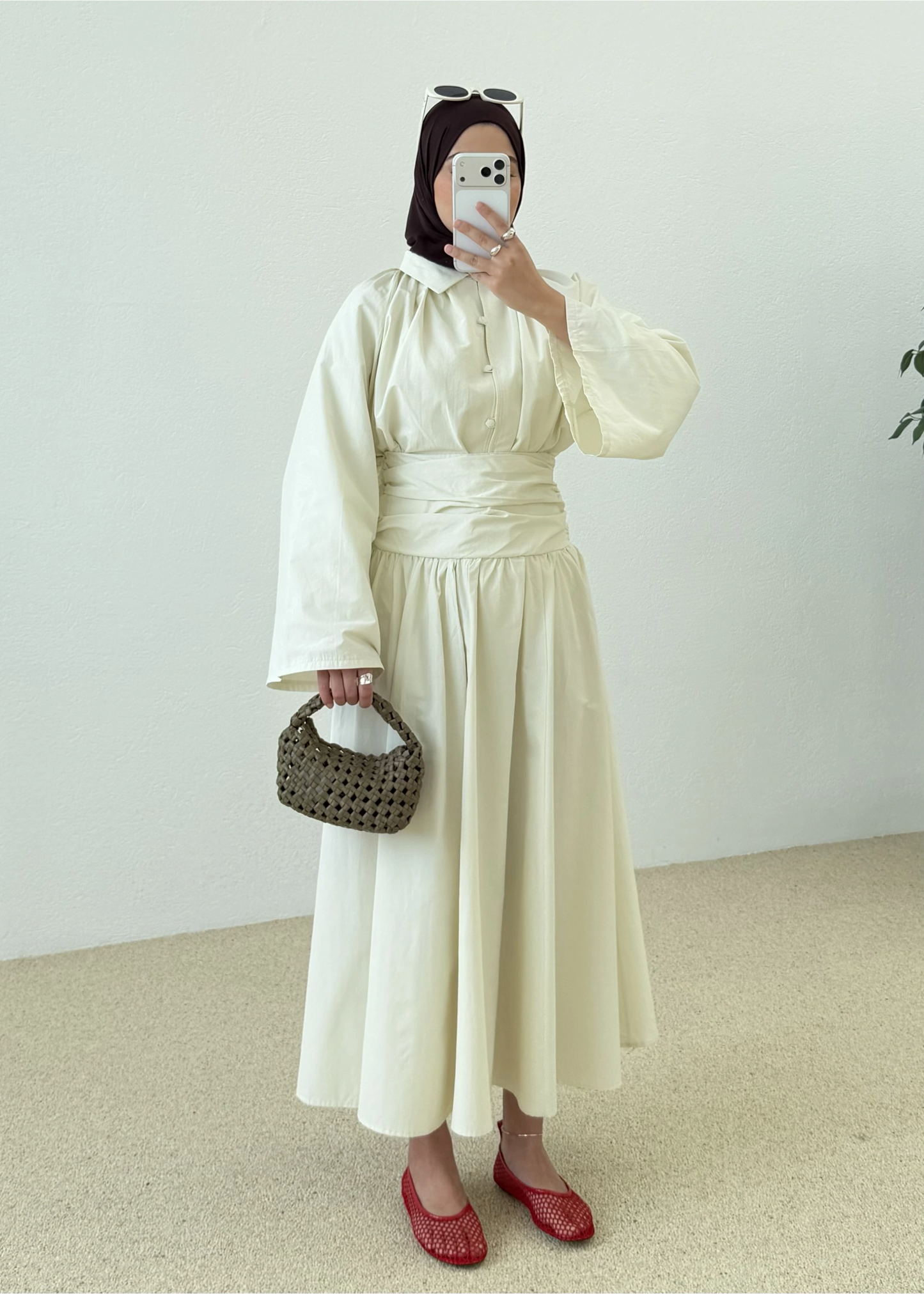 Premium Two-Piece Set Featuring a Waist-Fitting Maxi Skirt and Adjustable-Cuff Sleeve shirt - Vanilla