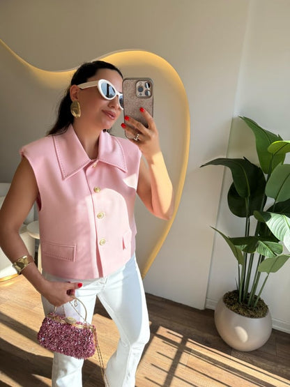 Sleeveless gold buttons jacket