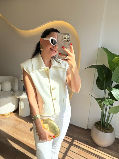 Sleeveless gold buttons jacket