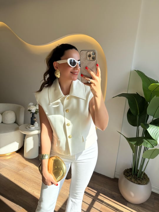 Sleeveless gold buttons jacket