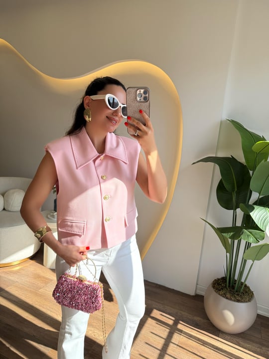 Sleeveless gold buttons jacket