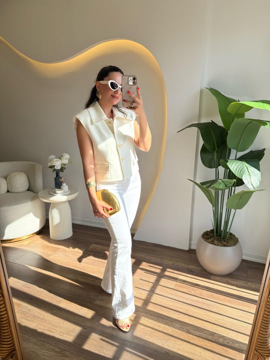 Sleeveless gold buttons jacket