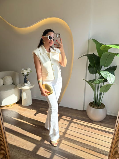 Sleeveless gold buttons jacket