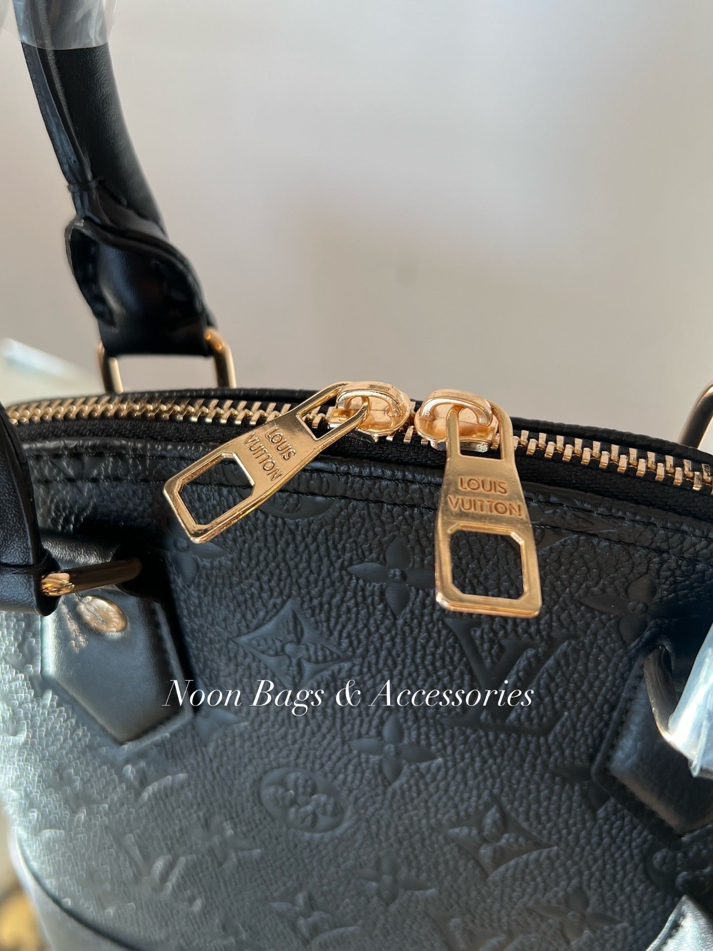 LV Alma medium size