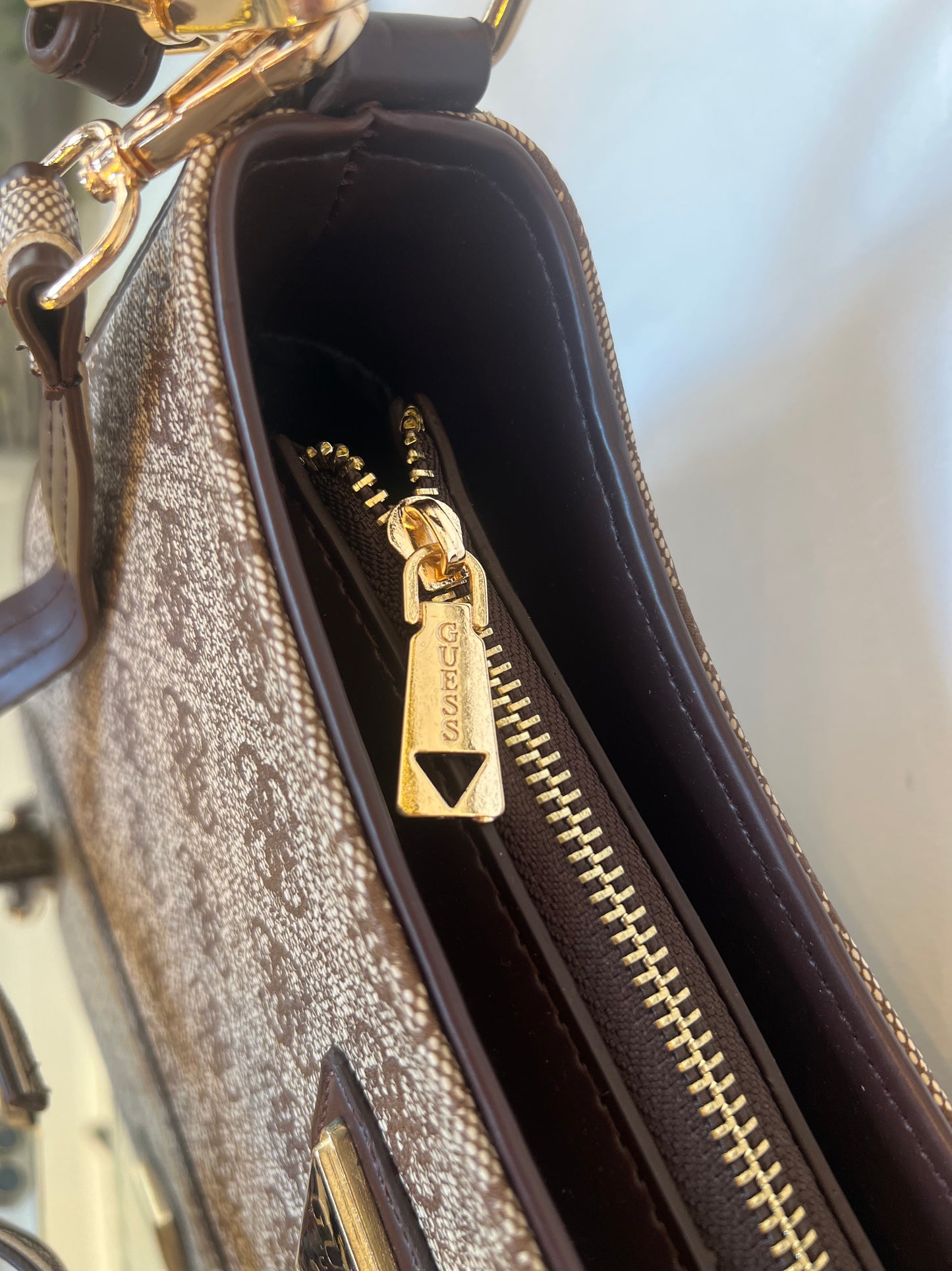 Guess shoulder/cross body bag