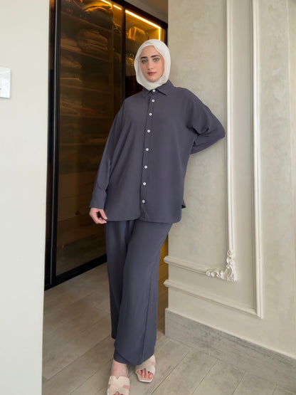 Oversized suit with back buttons on the shirt