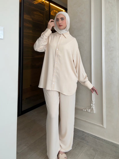 Oversized suit with back buttons on the shirt