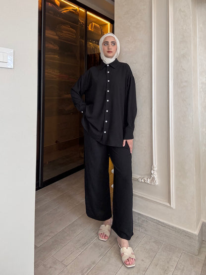 Oversized suit with back buttons on the shirt