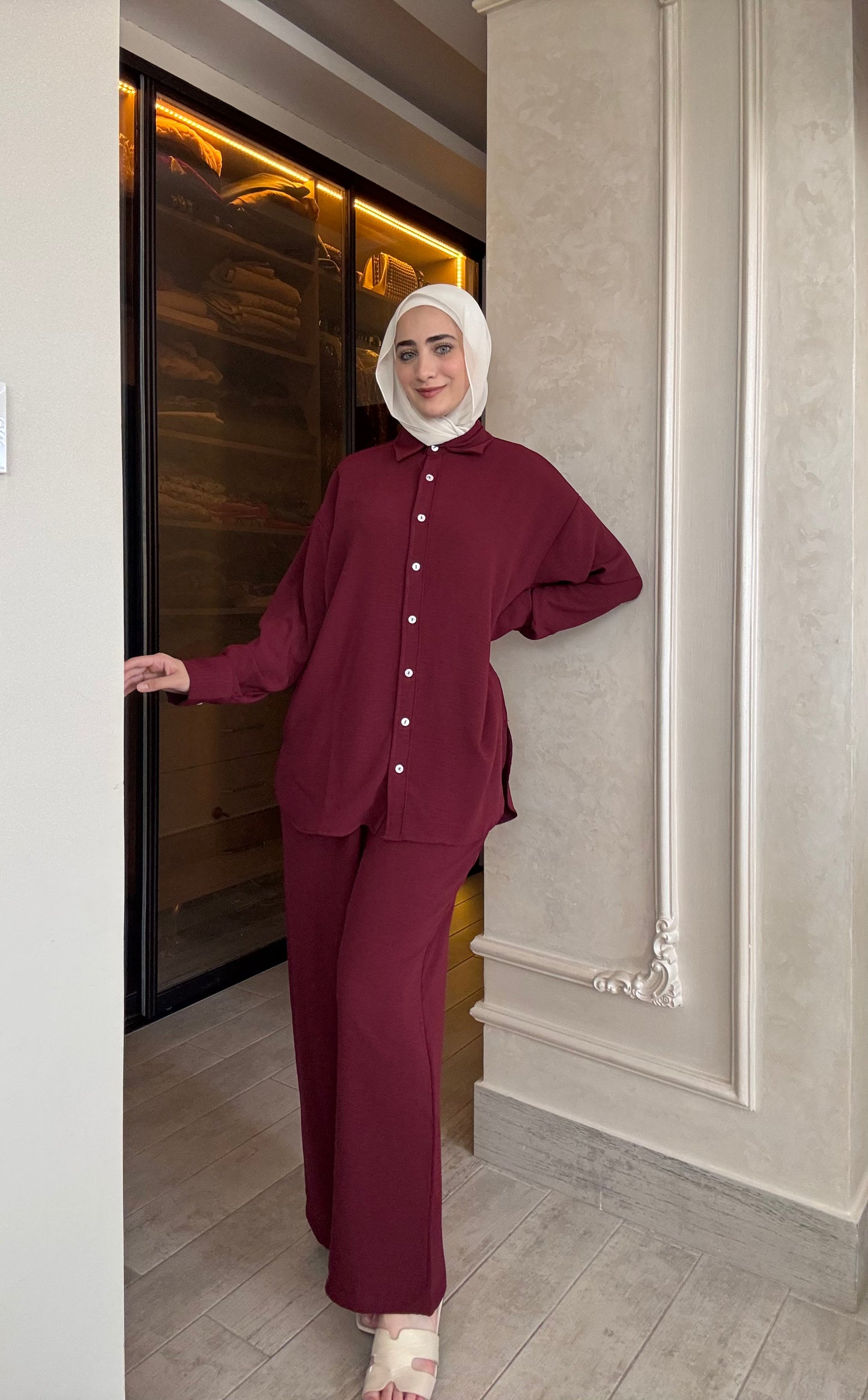 Oversized suit with back buttons on the shirt