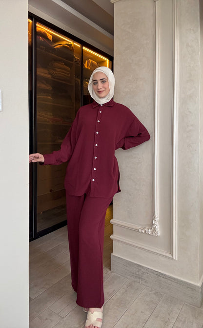 Oversized suit with back buttons on the shirt