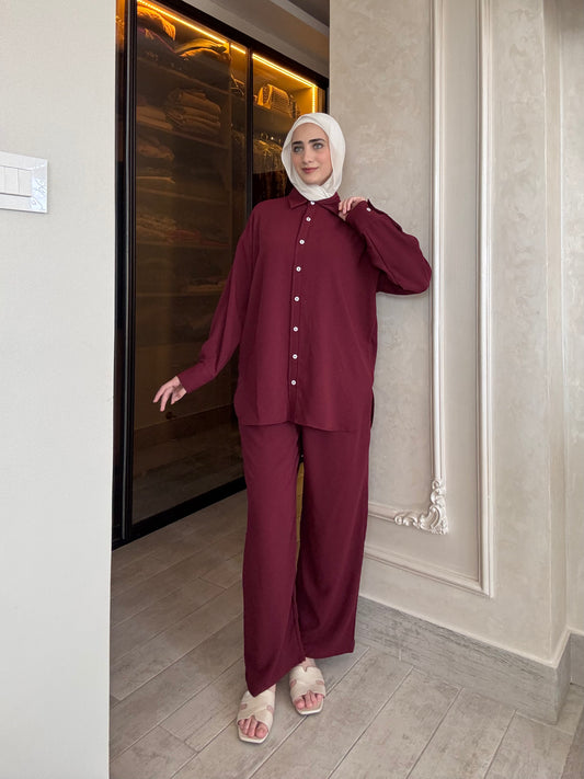 Oversized suit with back buttons on the shirt