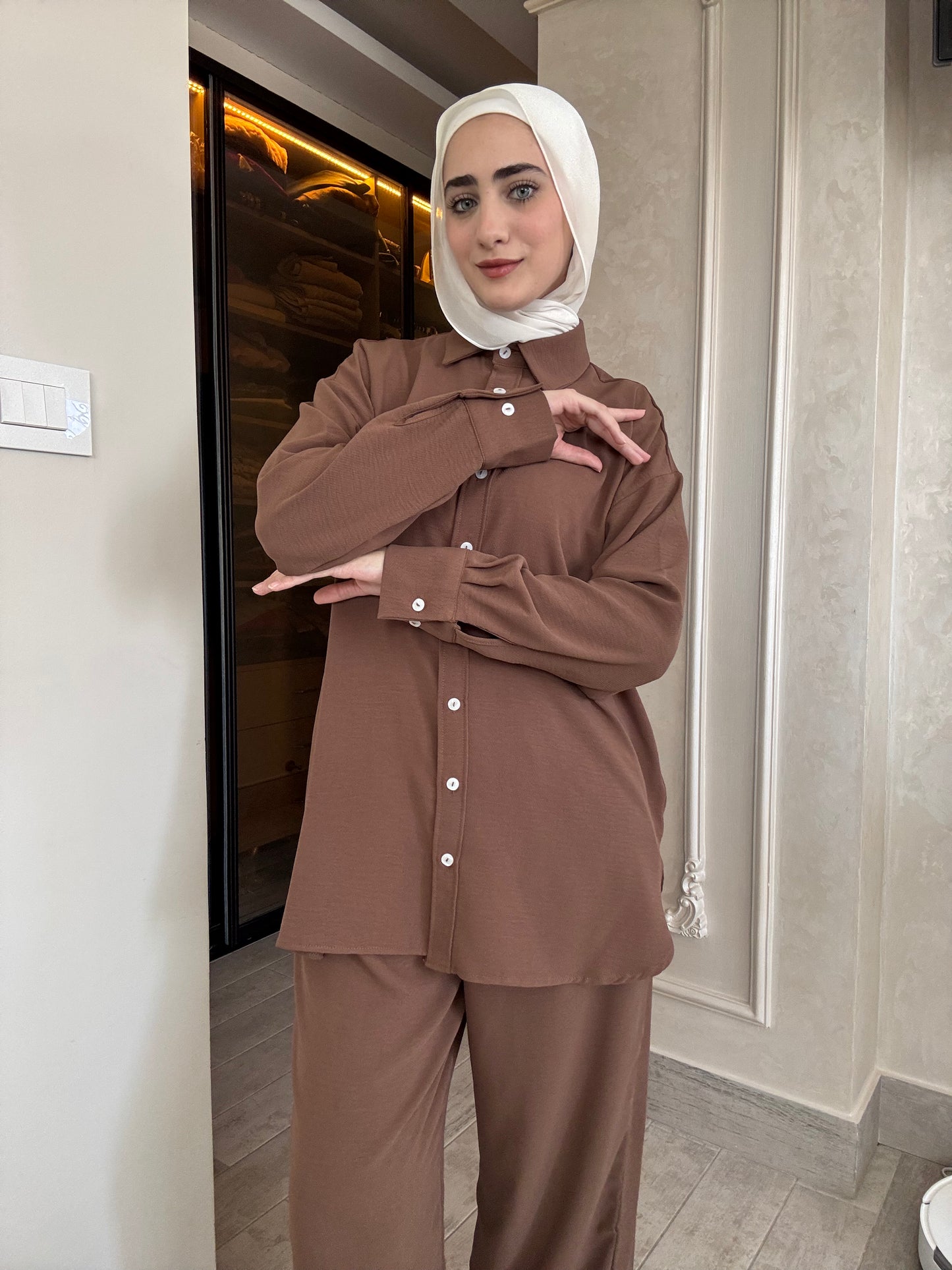 Oversized suit with back buttons on the shirt