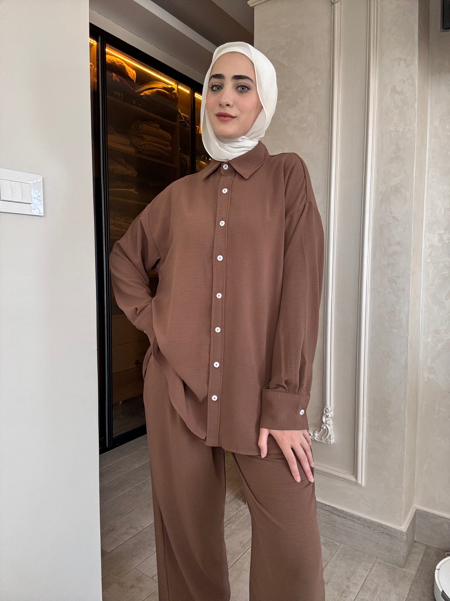 Oversized suit with back buttons on the shirt