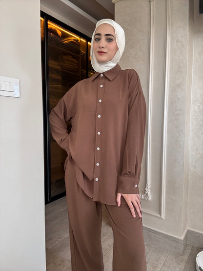 Oversized suit with back buttons on the shirt
