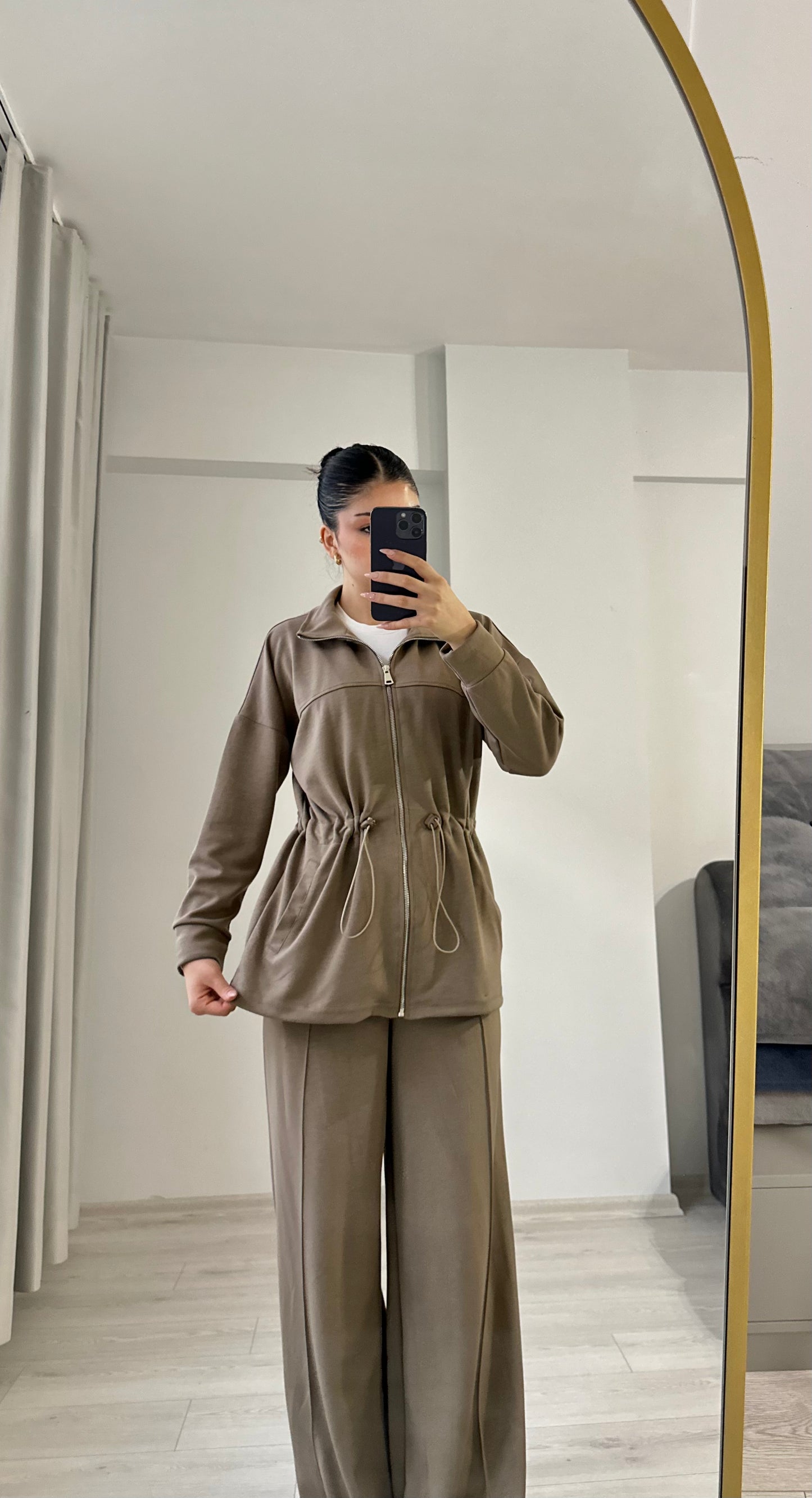 Oysho Long jacket with adjustable waist, high collar and soft-touch modal Straight-leg trousers with crease