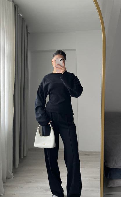 Zara model Long-sleeve blouse with pleats