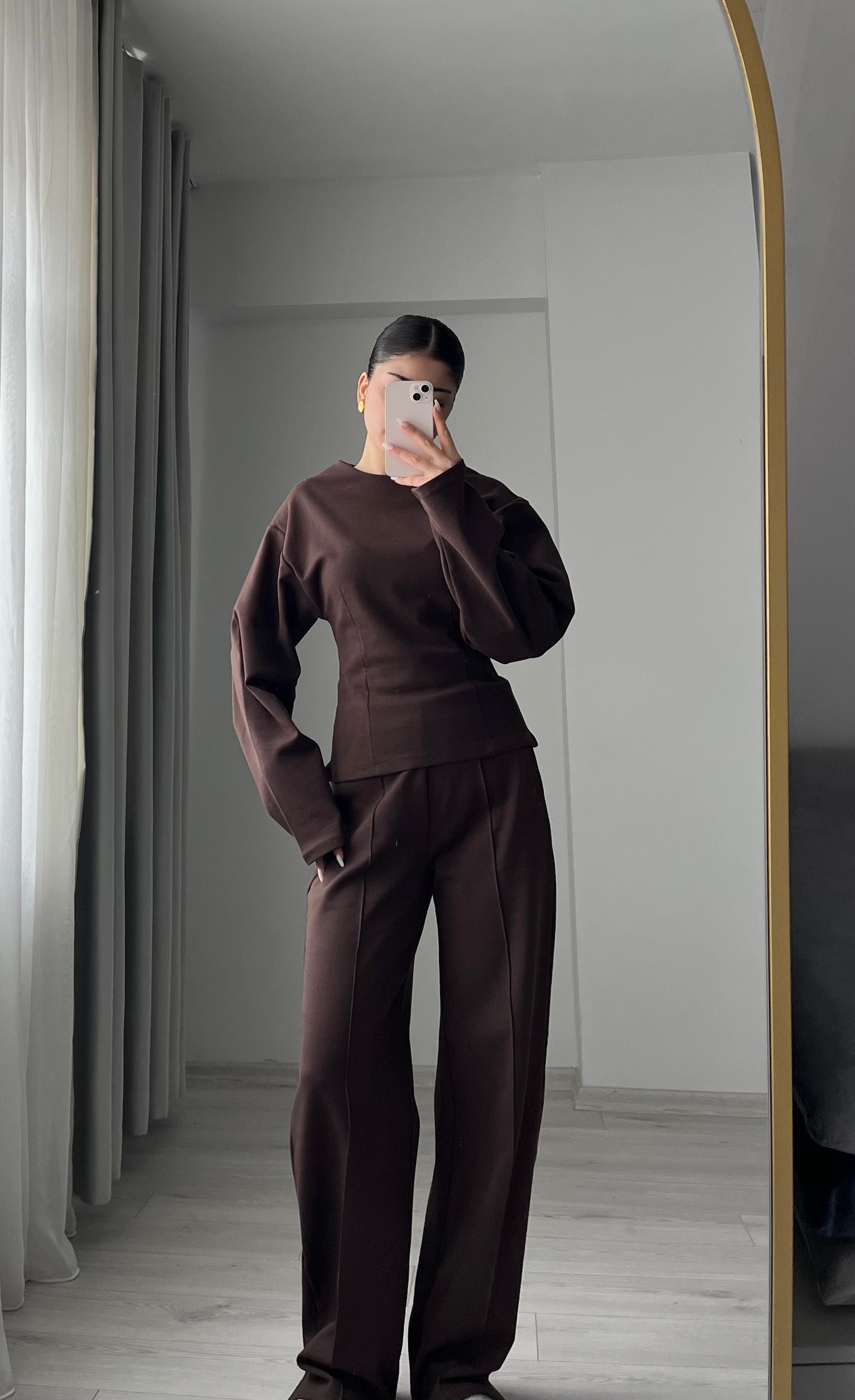 Zara model Long-sleeve blouse with pleats