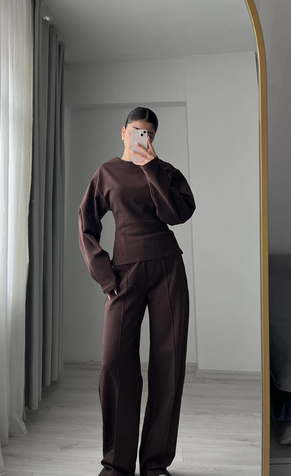 Zara model Long-sleeve blouse with pleats