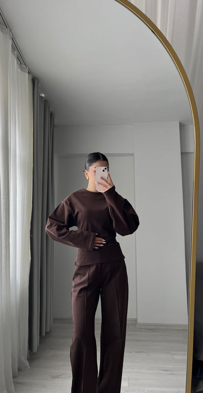 Zara model Long-sleeve blouse with pleats