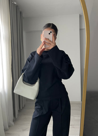 Zara model Long-sleeve blouse with pleats