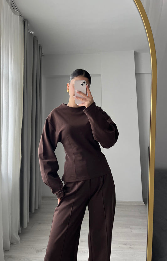 Zara model Long-sleeve blouse with pleats