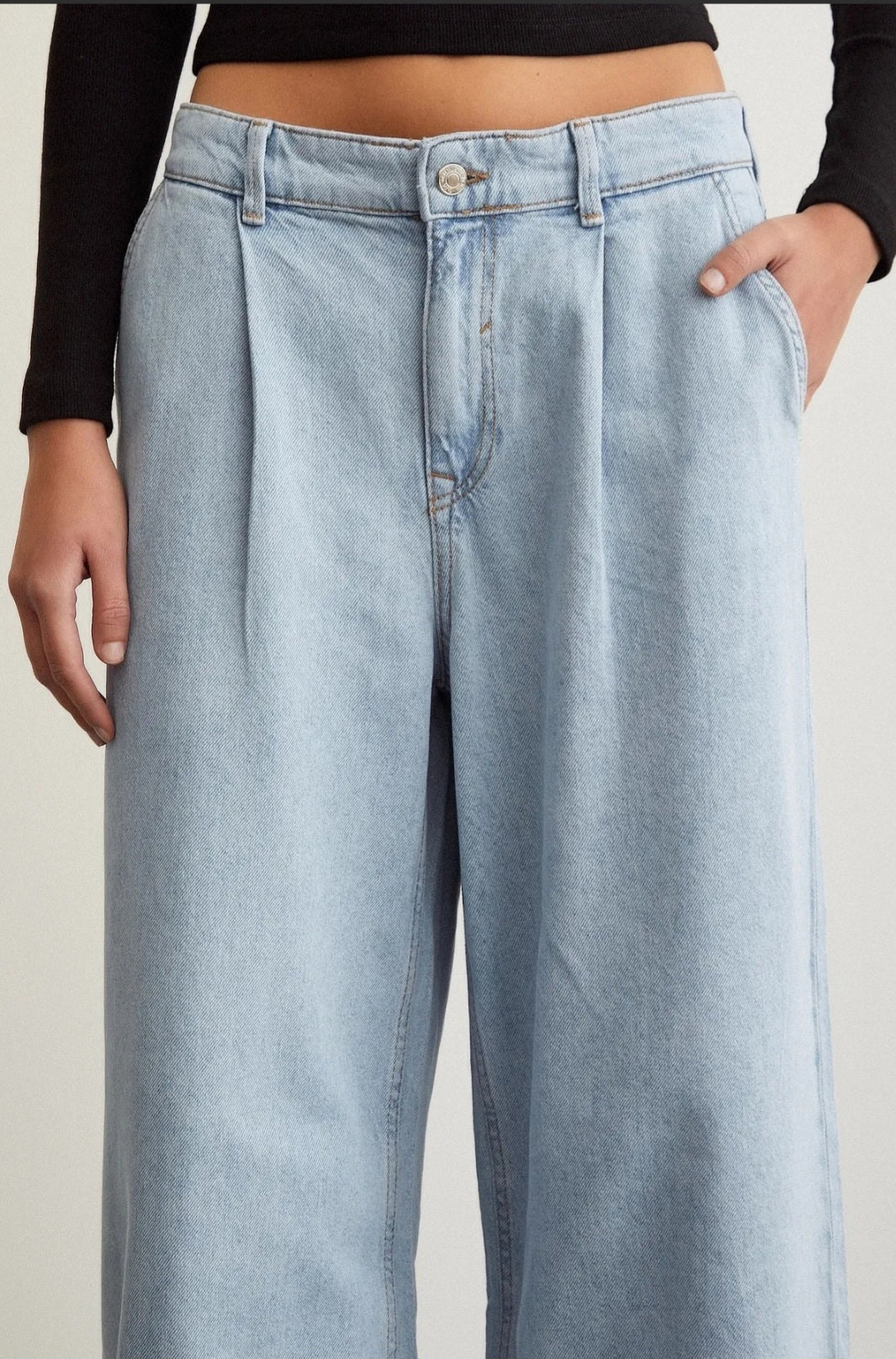 Zara pleated jeans