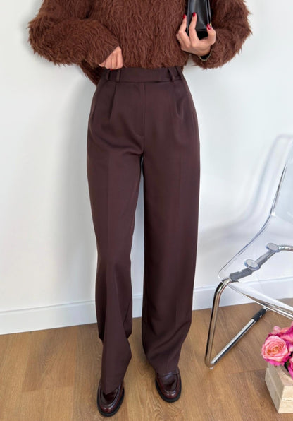 Wide-leg trouser with pleats
