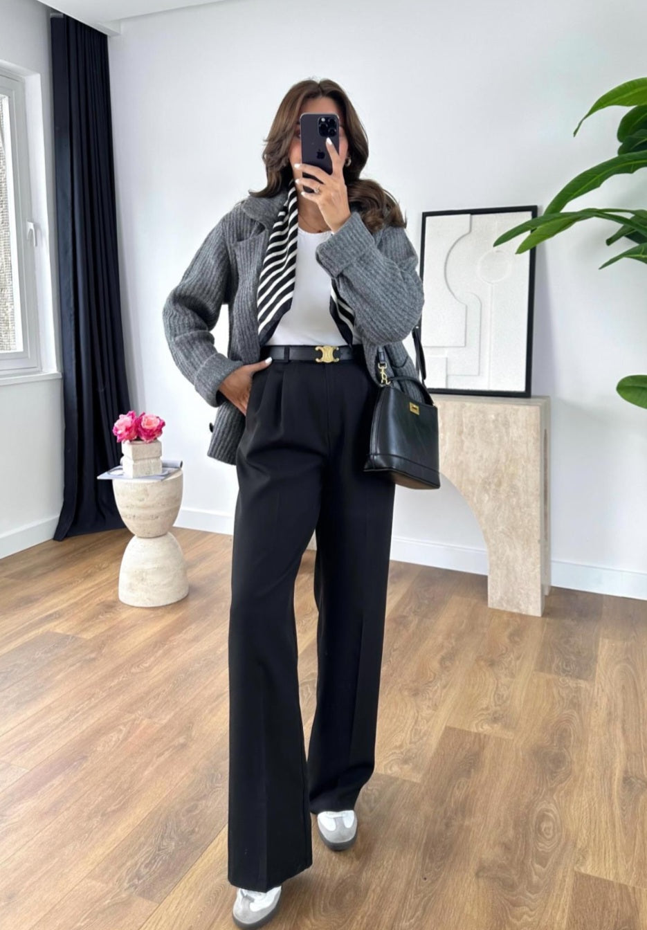 Wide-leg trouser with pleats