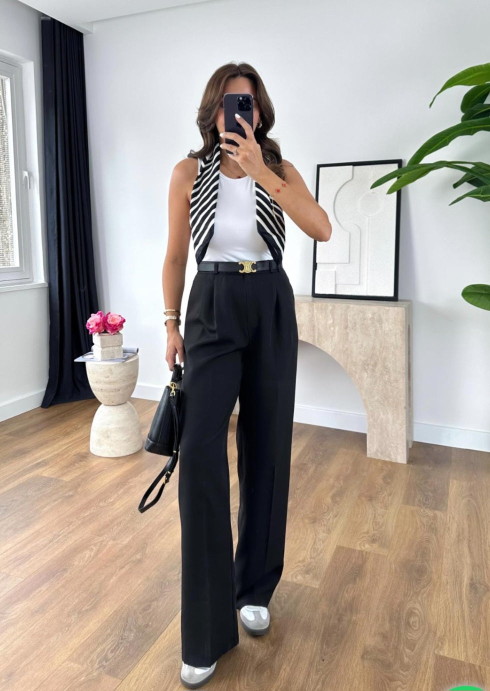 Wide-leg trouser with pleats
