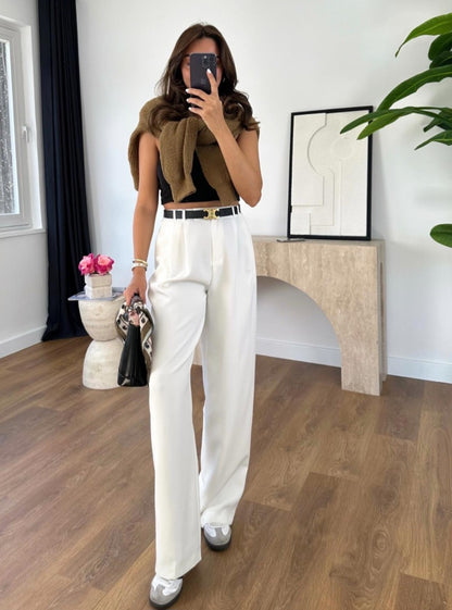 Wide-leg trouser with pleats