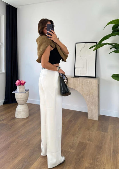 Wide-leg trouser with pleats