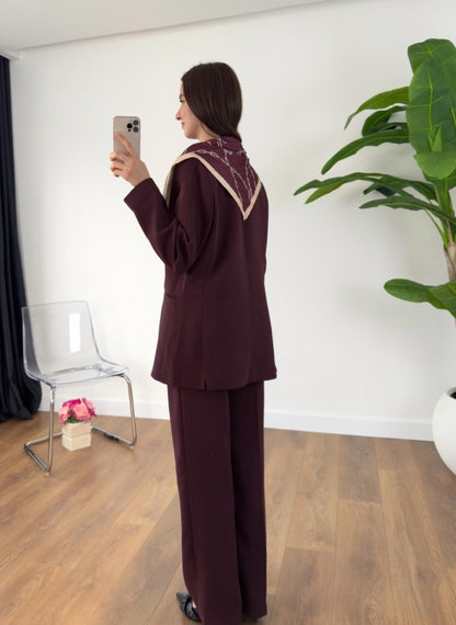 Oversize blazer with straight trouser suit