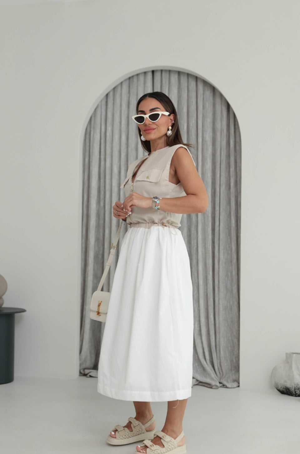 Sleeveless contrast dress