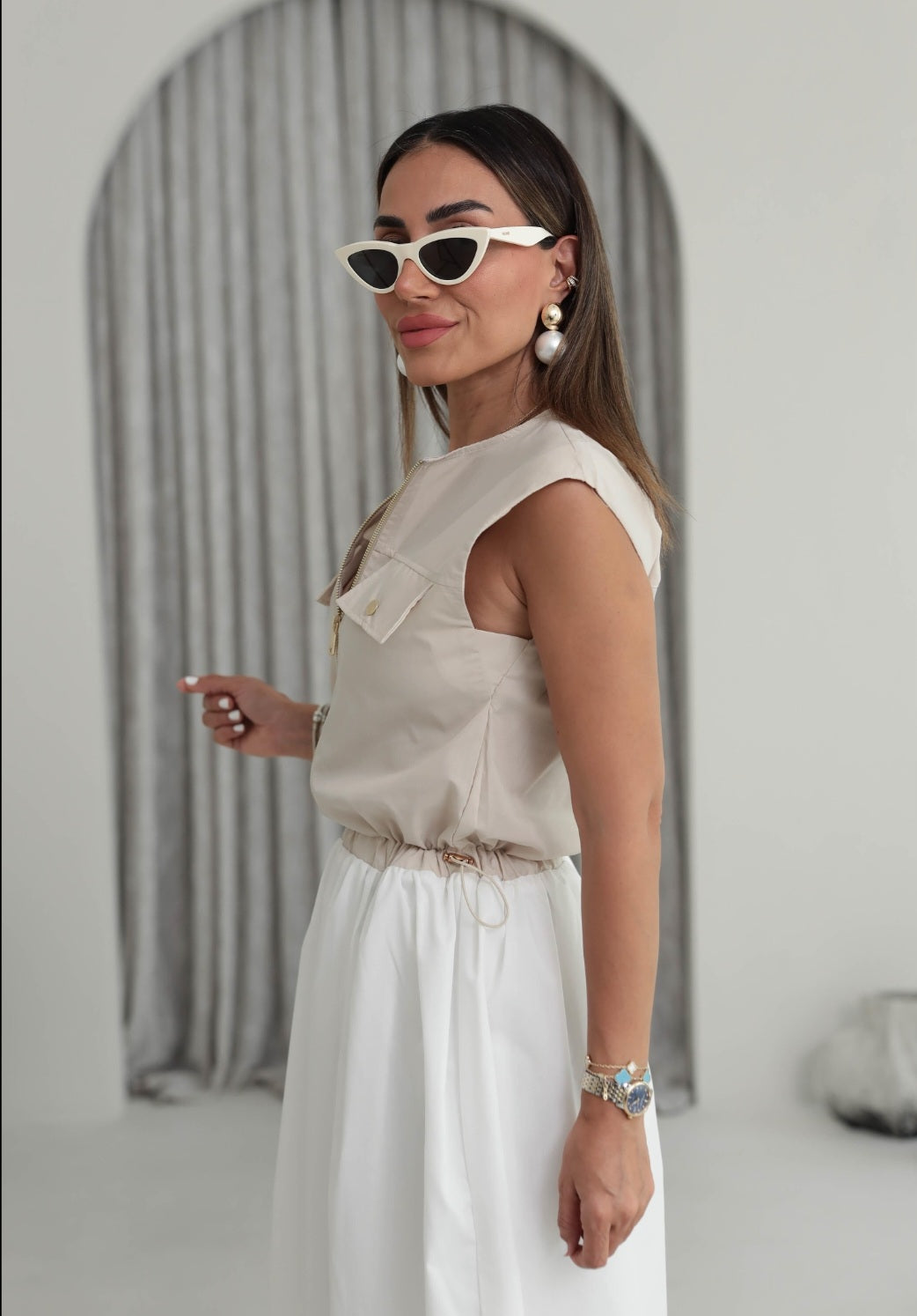 Sleeveless contrast dress