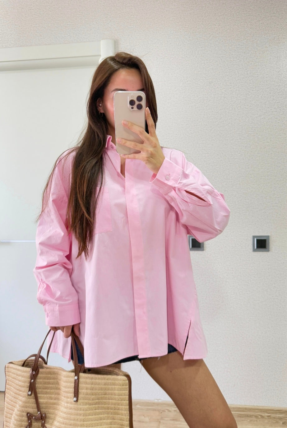 Oversized shirt with pleats on the back