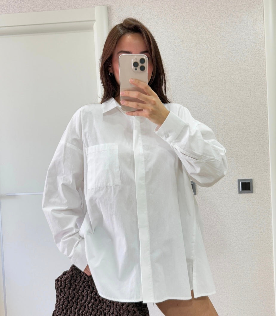 Oversized shirt with pleats on the back