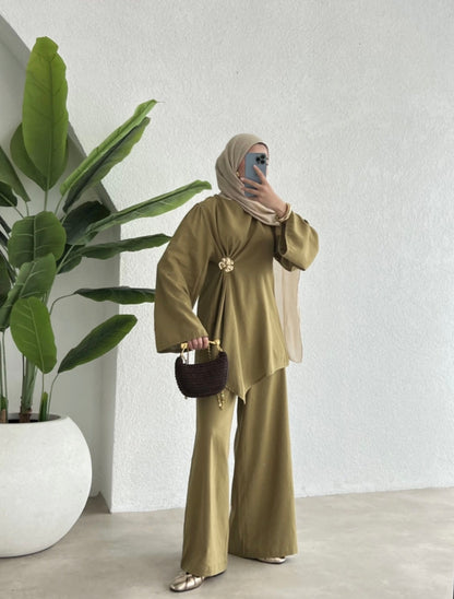 Brooch Waist Detailed Linen Suit
