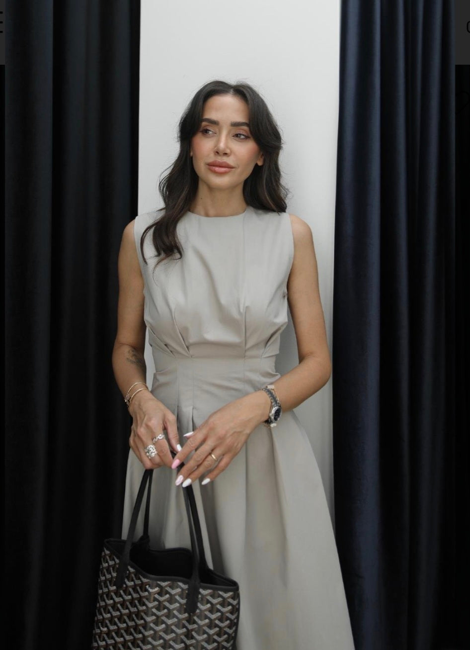 Sleeveless poplin dress with pleats