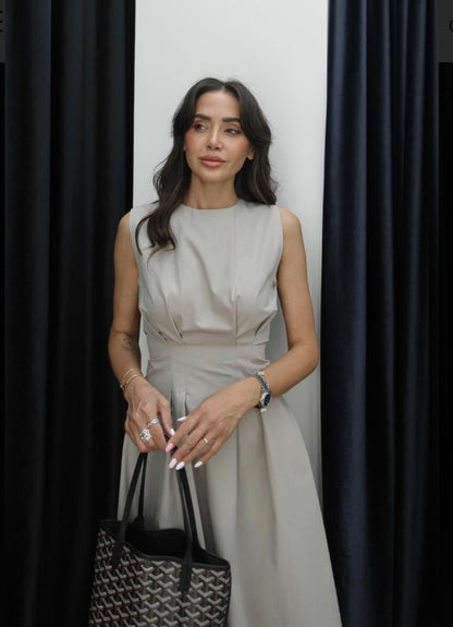 Sleeveless poplin dress with pleats