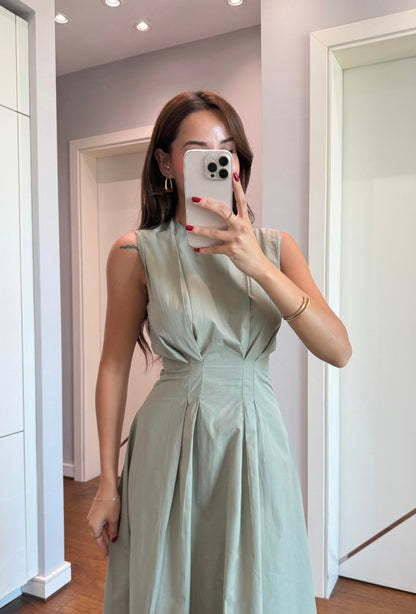 Sleeveless poplin dress with pleats