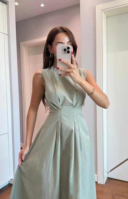 Sleeveless poplin dress with pleats