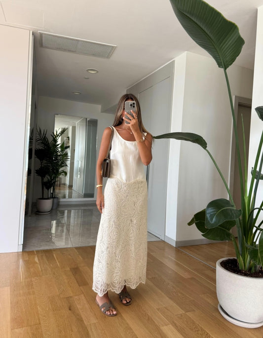 Linen dress with lace details