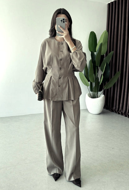 pleated shirt with an elasticated back. Straight-leg trouser co-ord set